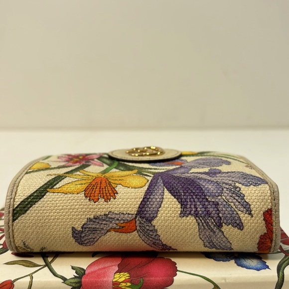 Gucci Floral Wallet Limited Edition! - Picture 3 of 14